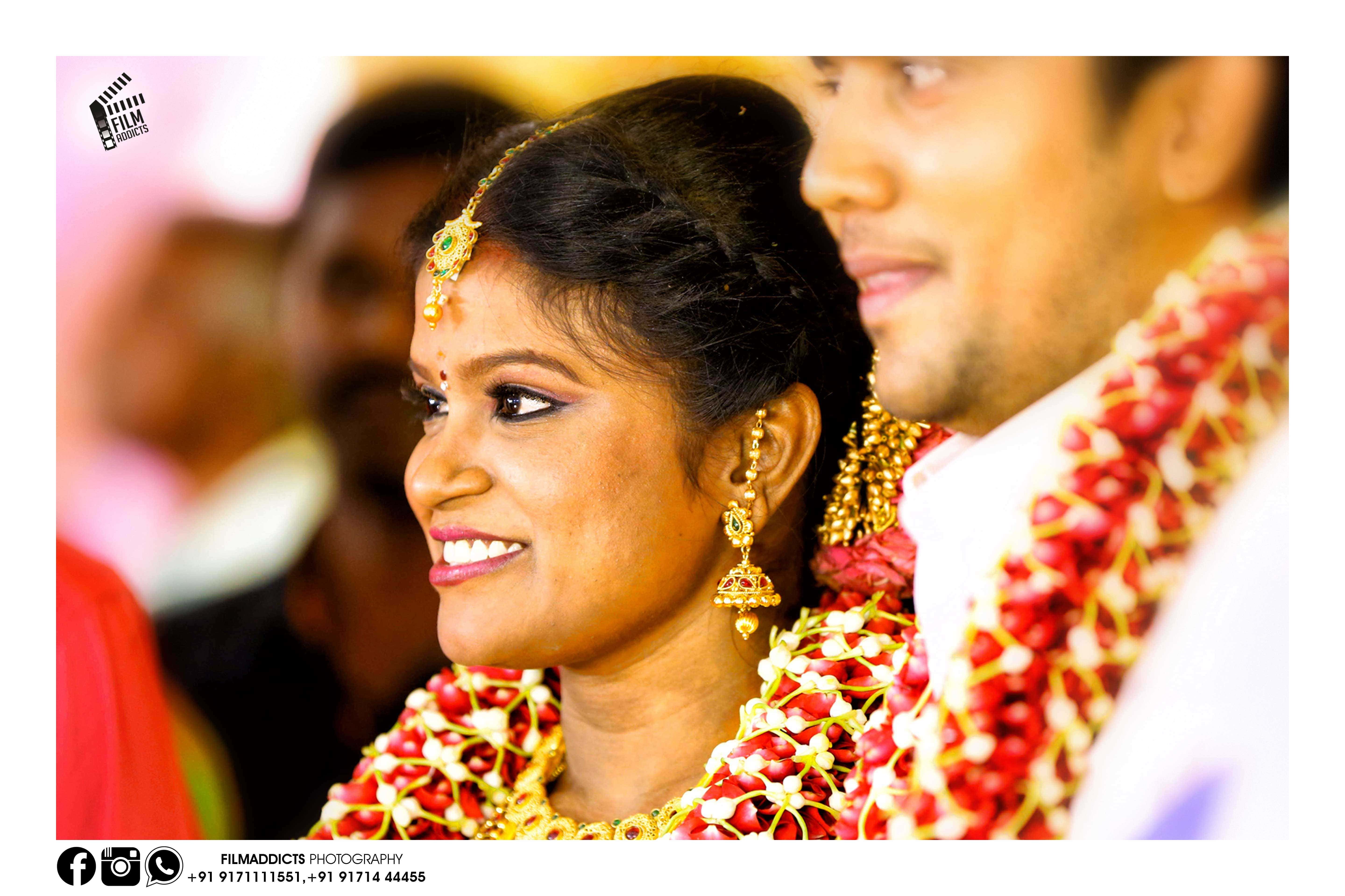 Tamil Iyer Bridal Poses By Saastha Creations | Bride photos poses, Bride  poses, Indian wedding photography poses